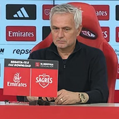 Mourinho diz que teve de se benzer para colocar Aursnes em campo