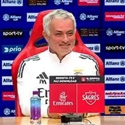 Mourinho faz humor na conferência de imprensa com resposta inesperada