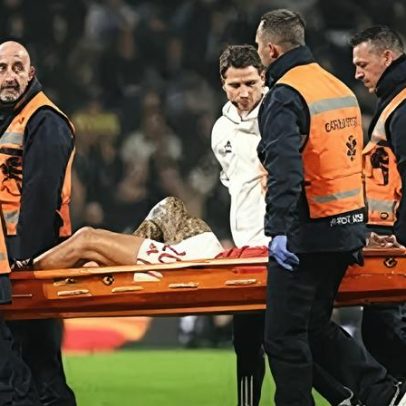 Namorada de Ríos mostra o médio com o braço ao peito e diz que voltará o quanto antes