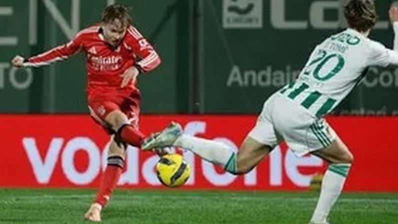 Frustração na hora de sair: de Schjelderup a André Luiz... que nem o treinador cumprimentou