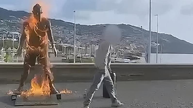 PSP intercetou homem que ateou fogo à estátua de Cristiano Ronaldo e conduziu-o para a psiquiatria