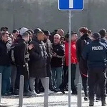 Ultras entram no Benfica Campus; reação de jogadores e conversa com Mourinho