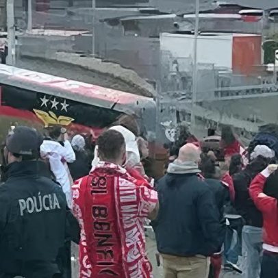Benfica apresenta defesa surpresa para jogo com Estrela da Amadora