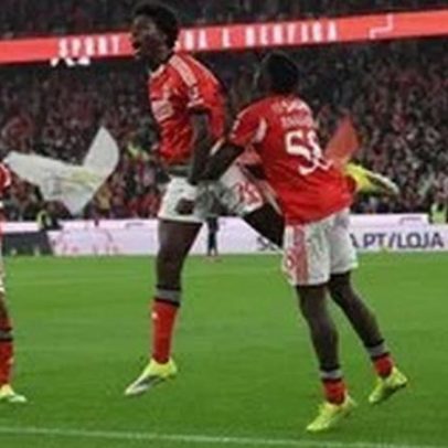 Anísio, avançado do Benfica, marca na estreia e mostra evolução