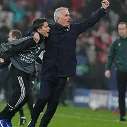 Apanha-bolas de 13 anos celebra golo de Trubin com Mourinho