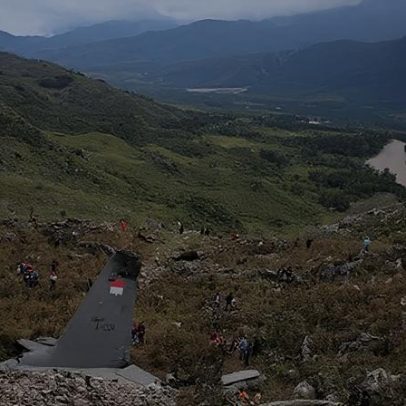Avião com 11 pessoas a bordo desaparecido na Indonésia