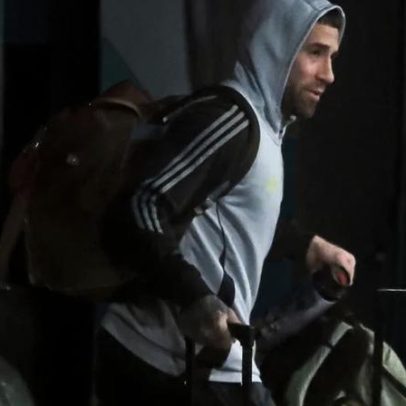 Otamendi recusa tribuna e assiste ao clássico do autocarro
