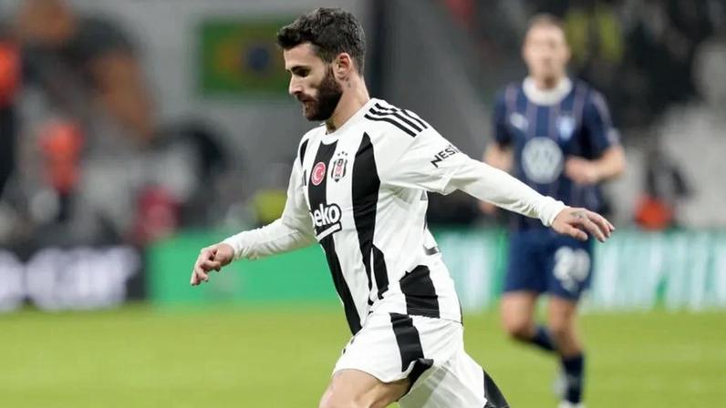 Besiktas recebe proposta do Al Ahli por Rafa Silva