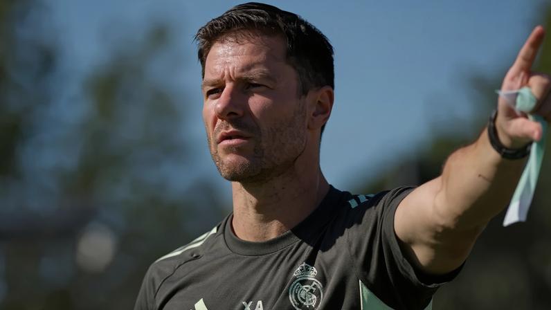 Xabi Alonso reage a treino do Real Madrid com surpresa ao local
