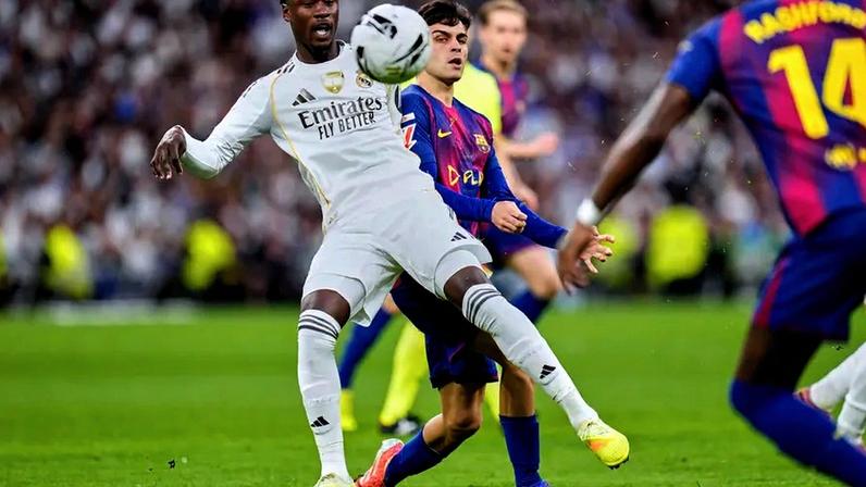 Real Madrid e o Barcelona frente a frente na Supertaça Espanhola