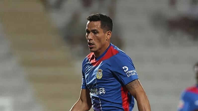 Sandro Lima de fora esta noite