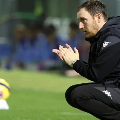 Ian Cathro diz não estar preparado para perder jogadores