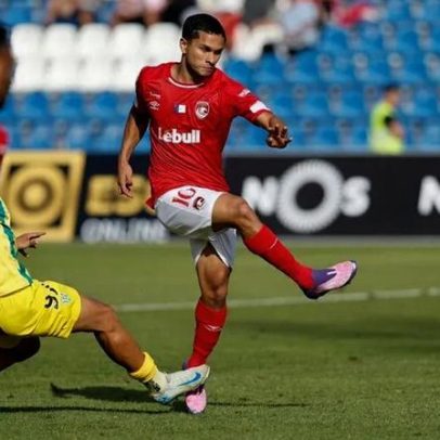 Gabriel tenta ferir o dragão