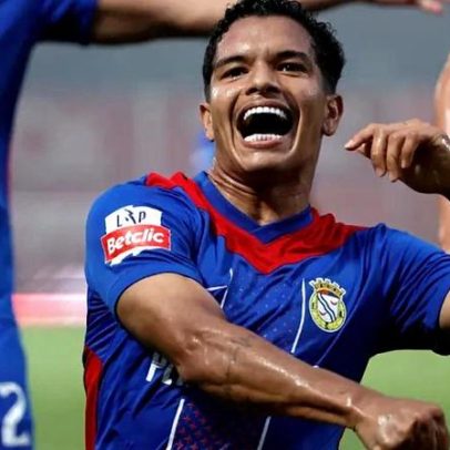 Alverca oficializa saída de Alex Amorim