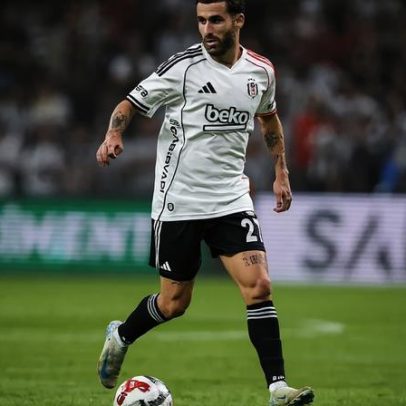 Rafa Silva entra nos convocados do Besiktas para estágio em Antalya