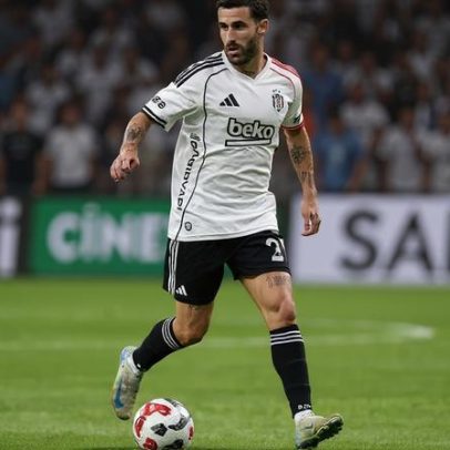 Rafa Silva é convocado pelo Besiktas para estágio em Antália