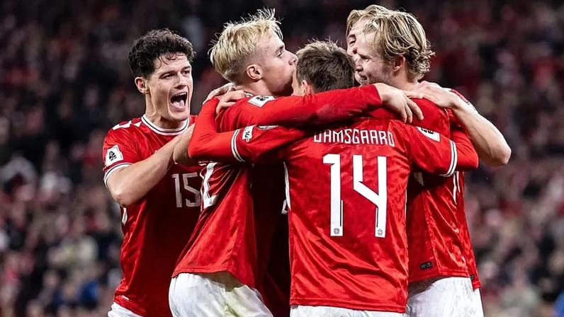 Froholdt e Hjulmand jogam juntos na seleção dinamarquesa e são rivais em Portugal