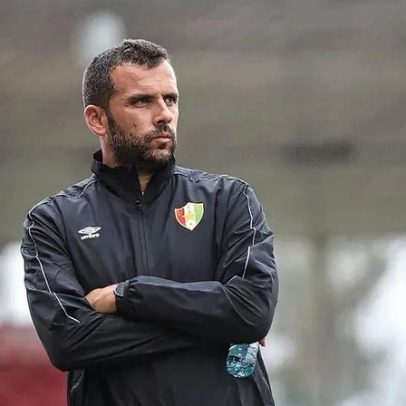 João Nuno analisa chegada de Sydney van Hooijdonk
