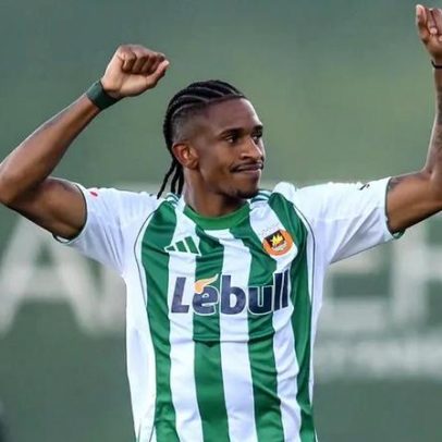 André Luiz premiado pelos adeptos do Rio Ave e promete continuar a ajudar