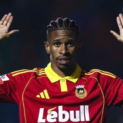 André Luís aguarda contrato de 4,5 anos, Marinakis mantém posição intransigente