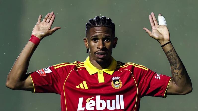 Marinakis mantém-se intransigente nas negociações com o Benfica por André Luiz