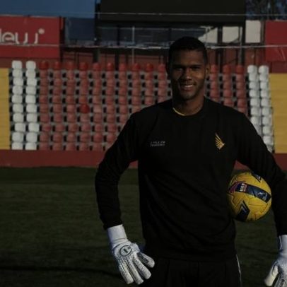 Chegada de Adriel obriga mudança na baliza