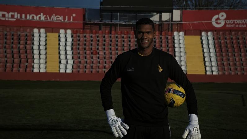 Chegada de Adriel obriga mudança na baliza