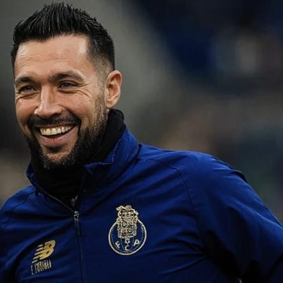 Chelsea mira Farioli; Villas-Boas enfatiza o compromisso do treinador com o clube e os jogadores