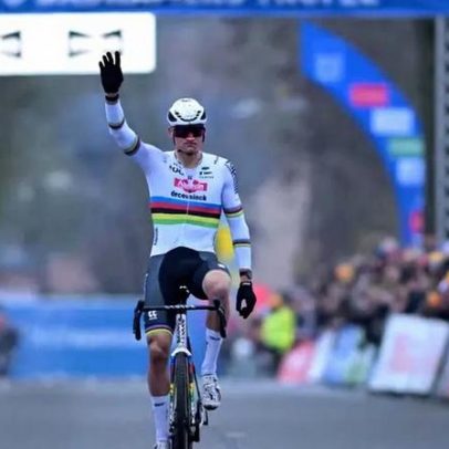 Van der Poel vence nova prova de ciclocrosse