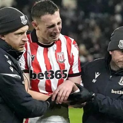 Ex-Boavista choca adversário, precisa de máscara de oxigénio e abandona jogo