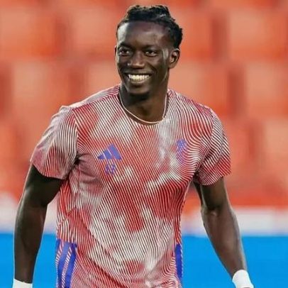 Sporting oferece 10 milhões por Faye e mantém foco em Arribas