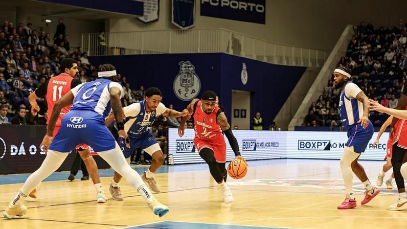FC Porto vence Sp. Braga com Corey Allen como melhor marcador.