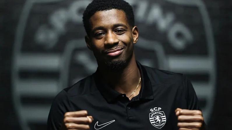 Gerson Baldé posa com a camisola do Sporting