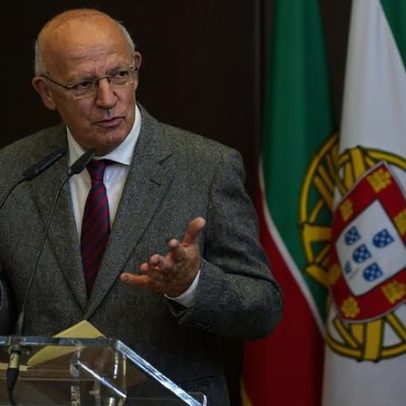 Insultos na AR vão de "asquerosa" a "aberração", diz Santos Silva sobre Chega