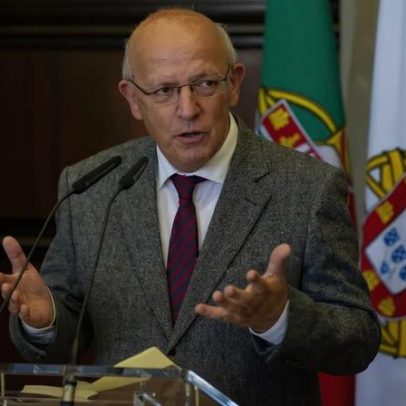 Nível de insultos na AR preocupa; Augusto Santos Silva aponta Chega