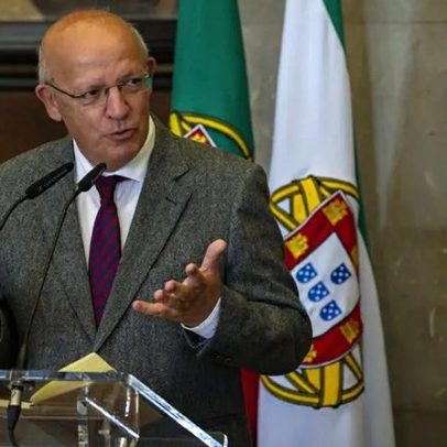 Nível de insultos na AR preocupa; Santos Silva aponta Chega