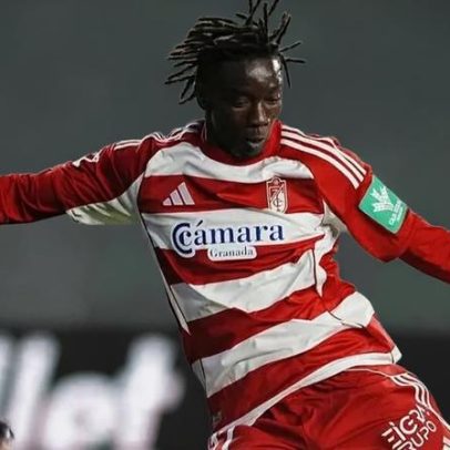 Adeptos do Granada pedem a Faye que não assine pelo Sporting no inverno
