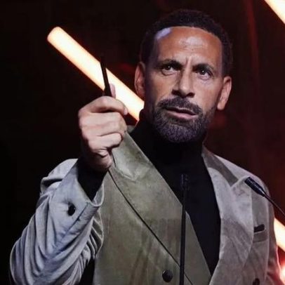 Rio Ferdinand comenta grupo de WhatsApp de ex-jogadores, carregado de mensagens