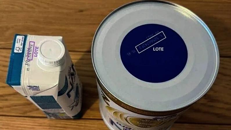 Embalagens de leite e fórmula infantil exibem informações sobre o lote