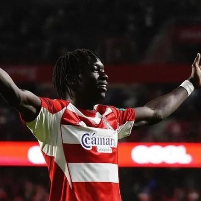 Sporting aproxima-se de fechar com Faye após Granada pedir empréstimo