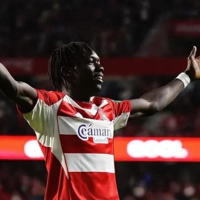 Sporting aproxima-se de fechar com Faye após negociação com Granada