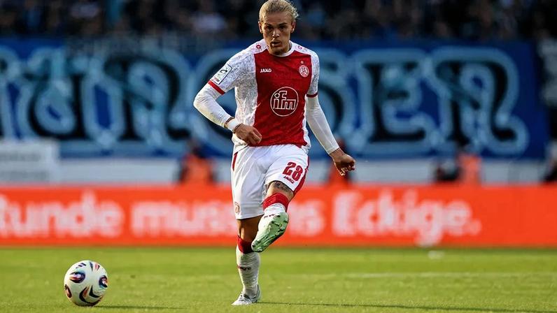 Tom Moustier, jogador do Rot-Weiss Essen, é alvo do E. Amadora