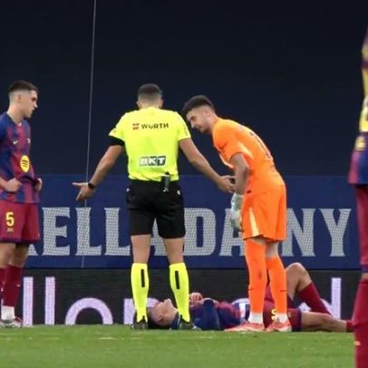 Árbitro do dérbi catalão utilizou microfone durante a partida