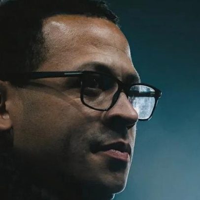 Liam Rosenior é o novo treinador do Chelsea