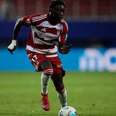 Faye a caminho do Sporting após saída do Granada, diz atacante senegalês