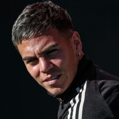 Enzo Barrenechea viajou com o Benfica para Gaia para o clássico