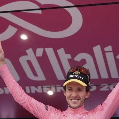Simon Yates anuncia fim da carreira aos 33 anos, a duas semanas do início da época