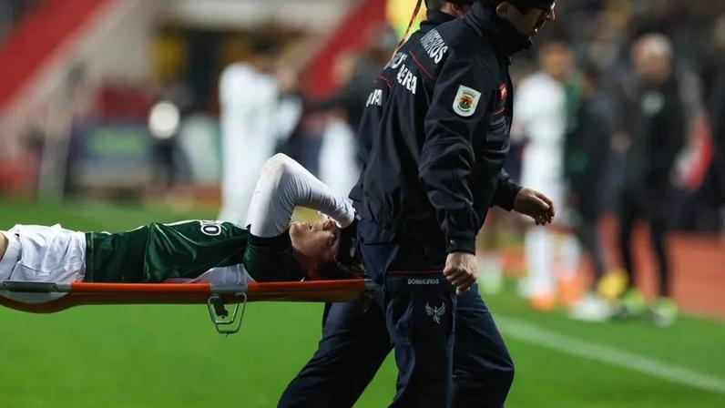 Eduardo Quaresma deixou o relvado de Leiria de maca