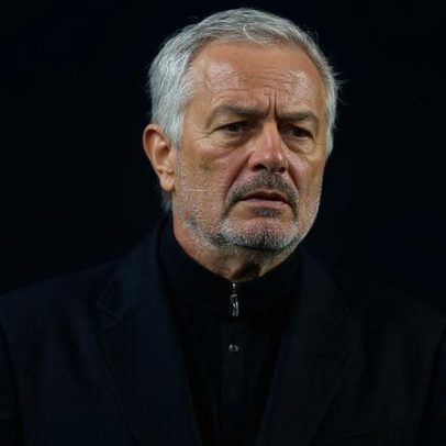 Mourinho critica árbitro João Pinheiro após expulsão de campeão do Mundo