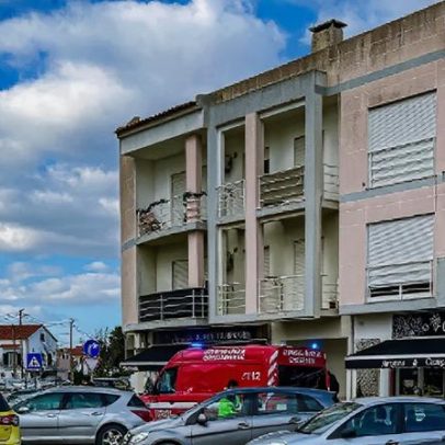 Mulher morre em Sesimbra após esperar 40 minutos pela ambulância de Carcavelos